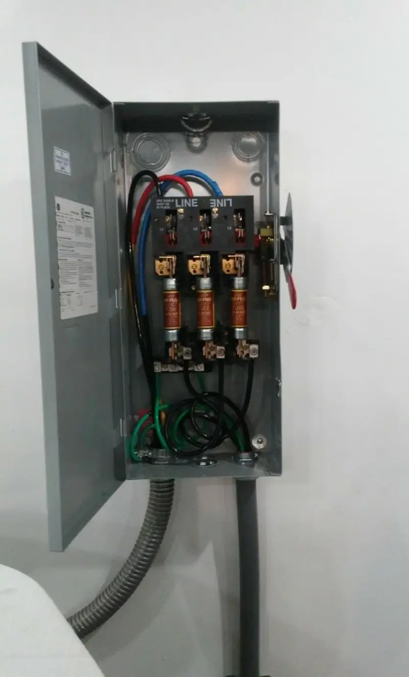 Three-phase disconnect switch installed for Smoke Detector Installation in St. Peters